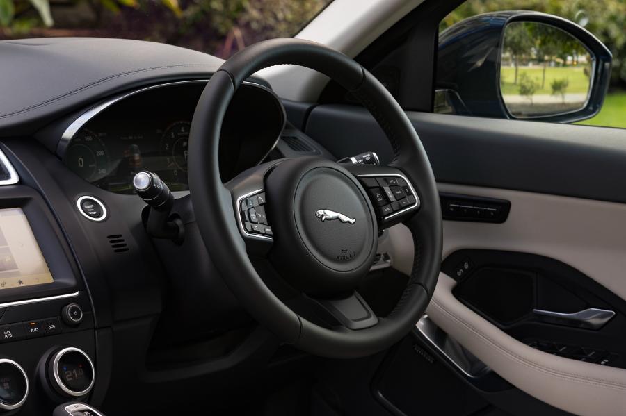 Детали интерьера Jaguar E-Pace P250 AWD 2018 года  (AU) (фото 22 из 23)